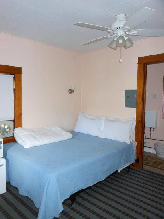 Katahdin Cabins Hotel Millinocket Luaran gambar