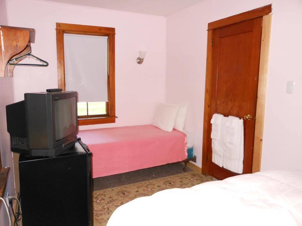 Katahdin Cabins Hotel Millinocket Luaran gambar