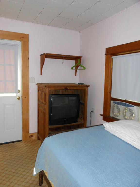 Katahdin Cabins Hotel Millinocket Luaran gambar
