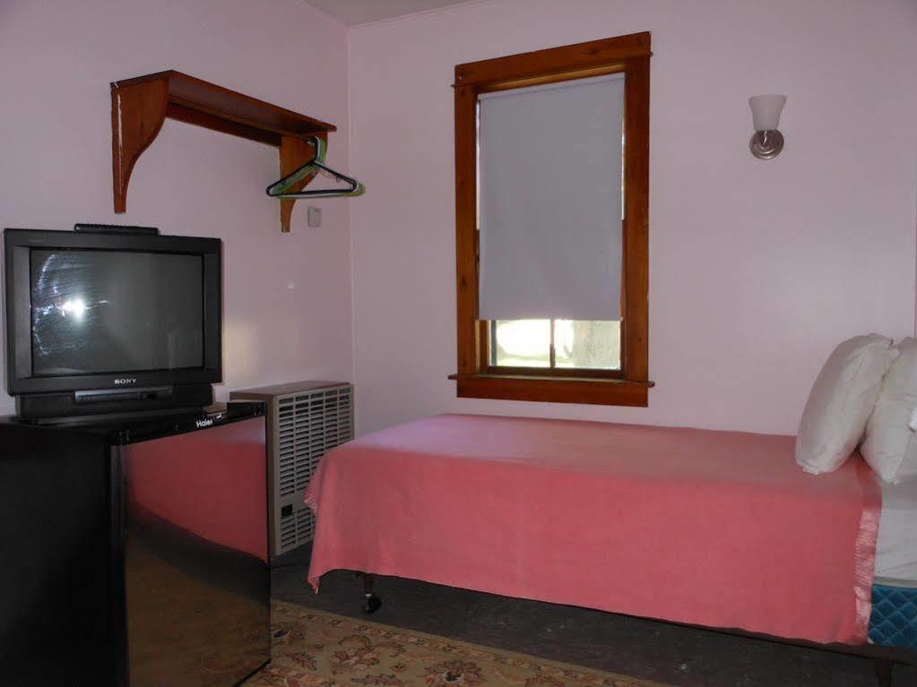 Katahdin Cabins Hotel Millinocket Luaran gambar